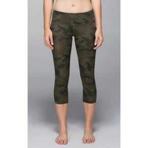 Lululemon camo cropped leggings